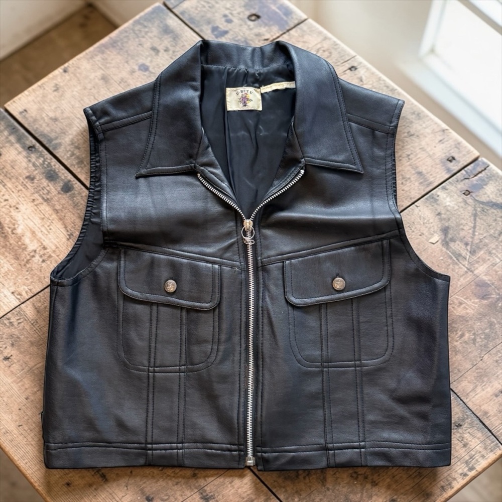 Women’s Black Leather Vest with Zip Closure